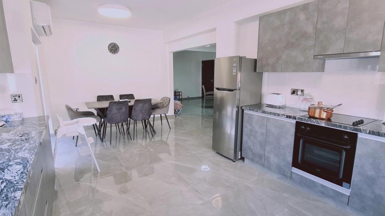 Stay Centro Apartment Larnaca Luaran gambar